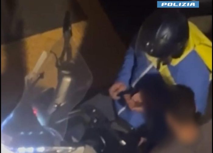 Siena: spaccia droga in pieno centro, 20enne denunciato grazie alla segnalazione di un cittadino