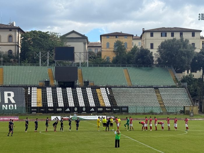 Calcio, Il Siena supera il Terranuova Traiana 2-0: vittoria in sofferenza ma meritata, con due espulsioni ospiti e un rigore sbagliato