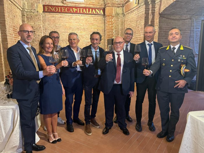 &ldquo;Arte nel Calice&rdquo; porta a Siena il dialogo tra eccellenze enologiche e creativit&agrave; artistica