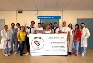 Donazione record per associazione studenti Medicina del 6° anno: 14.600 euro all’Ematologia dell’Aou Senese