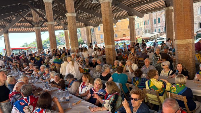"Pranzo co' nonni", il cuore delle Contrade batte forte sotto il Tartarugone