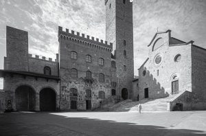 "San Gimignano deserta. Comunque bella", inaugurazione della mostra fotografica di Luca Betti