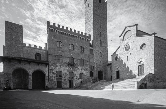 "San Gimignano deserta. Comunque bella", inaugurazione della mostra fotografica di Luca Betti