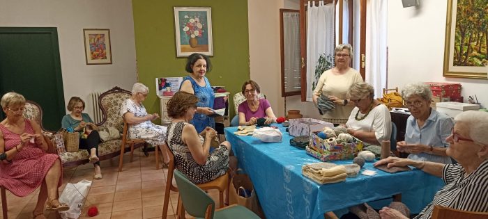 San Gimignano, da domani l’esposizione di ‘Coperte per senza dimora’ con Sheep Italia