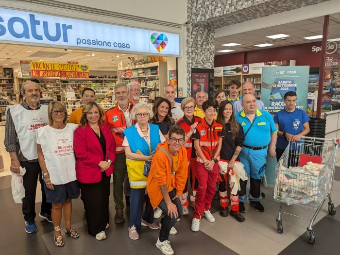 Poggibonsi, 2700 confezioni di materiale scolastico ‘raccolte’ per le famiglie fragili