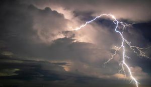 Maltempo in arrivo, domani codice giallo per temporali forti su tutta la Toscana