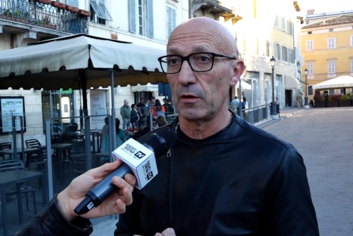 Siena, nuova escalation di violenza in piazza Gramsci: “Ho paura per i miei dipendenti”. Il titolare di un locale presenta un esposto a Questore e Sindaco