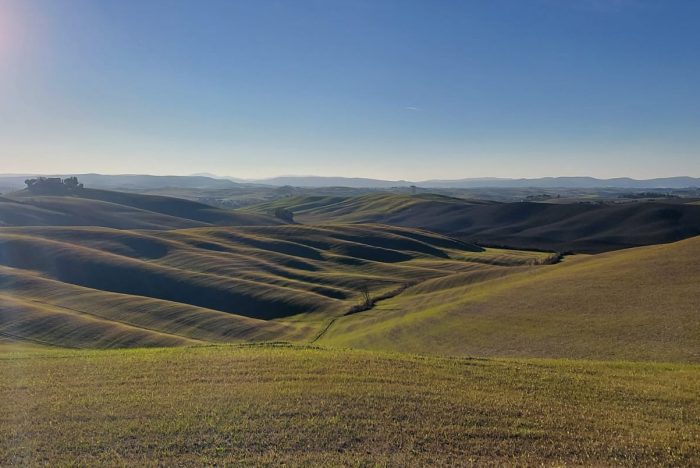 Pale eoliche nella terra del silenzio, dalle Crete Senesi si alza il grido a tutela del paesaggio