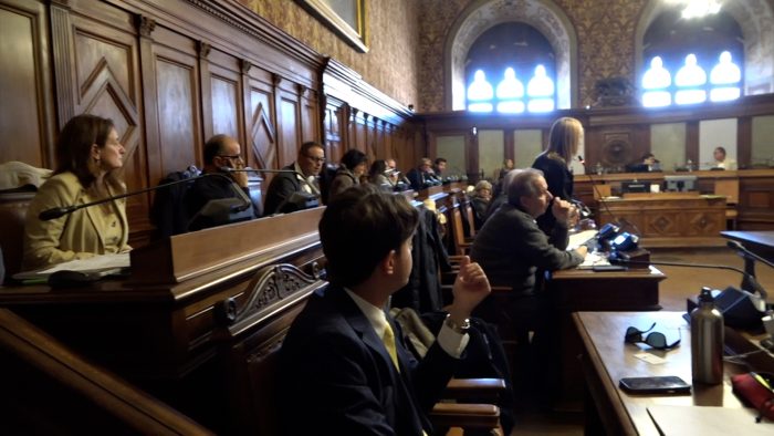 Siena, il caso “pasti agli anziani” si infiamma: scontro aperto in maggioranza tra Sena Civitas e FI, Lega e Siena in Tutti i Sensi