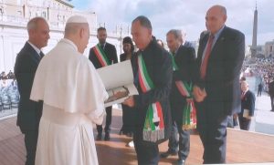 Equiraduno, anche Siena protagonista in Piazza San Pietro: benedizione papale e nuovo slancio per il turismo equestre