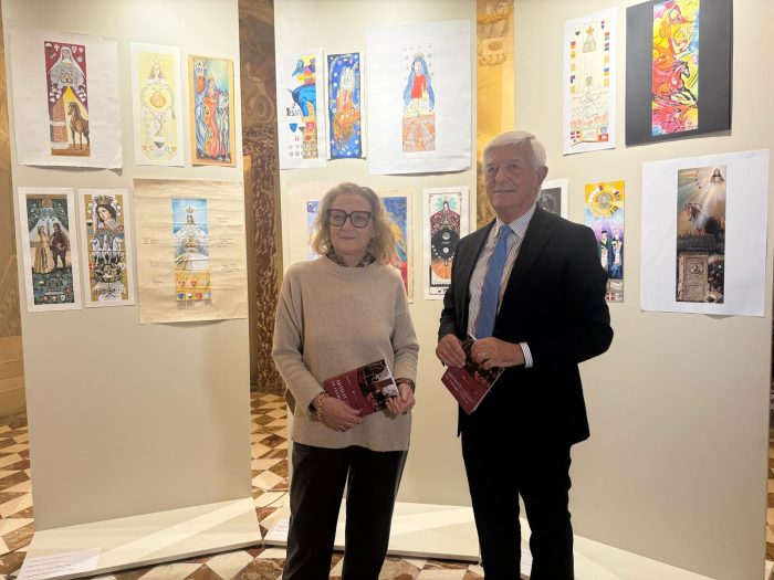 Inaugurata la mostra “Artisti in corsa: i bozzetti del concorso per il Drappellone del Palio del 2 luglio 2025” a Palazzo Sansedoni