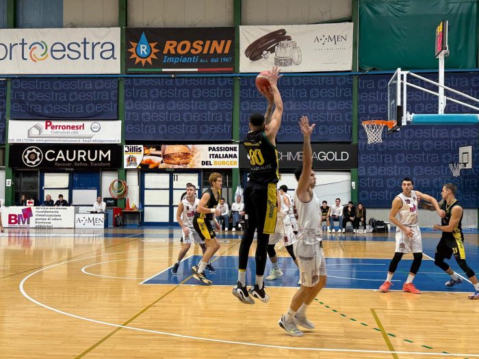 Basket, la Vismederi Costone Siena fa cinque su cinque: espugnata Arezzo 75-81