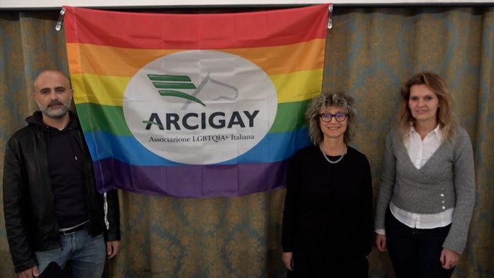 Natascia Maesi (Arcigay): “Vietare l’educazione affettiva è una violenza culturale. Il DDL Valditara riporta la scuola indietro di decenni”