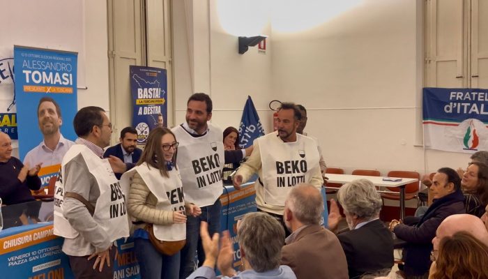 Regionali, Tomasi chiude la campagna a Siena: “Pronti a cambiare la Toscana, parlando tra la gente”