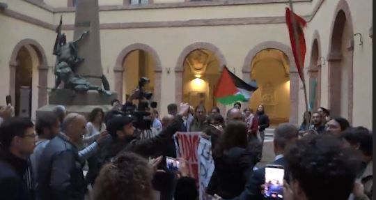 Siena, Ministro Bernini contestata dai Pro Pal