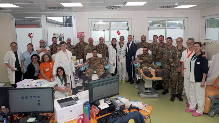 Donazione di sangue di gruppo della Folgore di Siena per l’83esimo anniversario della Battaglia di El Alamein