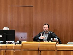 Ubriaco in strada con un coltello, minaccia e ferisce i carabinieri: arrestato a Abbadia San Salvatore