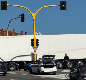 Siena: incidente al semaforo di Cerchiaia, traffico paralizzato