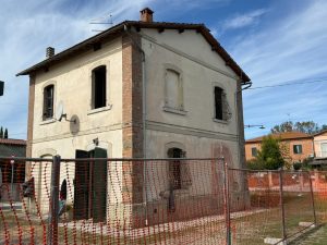 Montepulciano, al via la ristrutturazione della vecchia stazione ferroviaria dove nascerà un progetto di Housing First