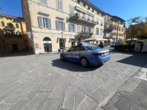 Siena, intervento della Polizia in Piazza Gramsci: identificati alcuni giovani