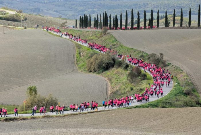 Monteroni d’Arbia in cammino per la prevenzione: oltre tremila persone alla Pink Parade