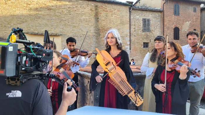 "Sviolinando" a San Gimignano, sul set del film 'Lola Bum' di Maurizio Baldini
