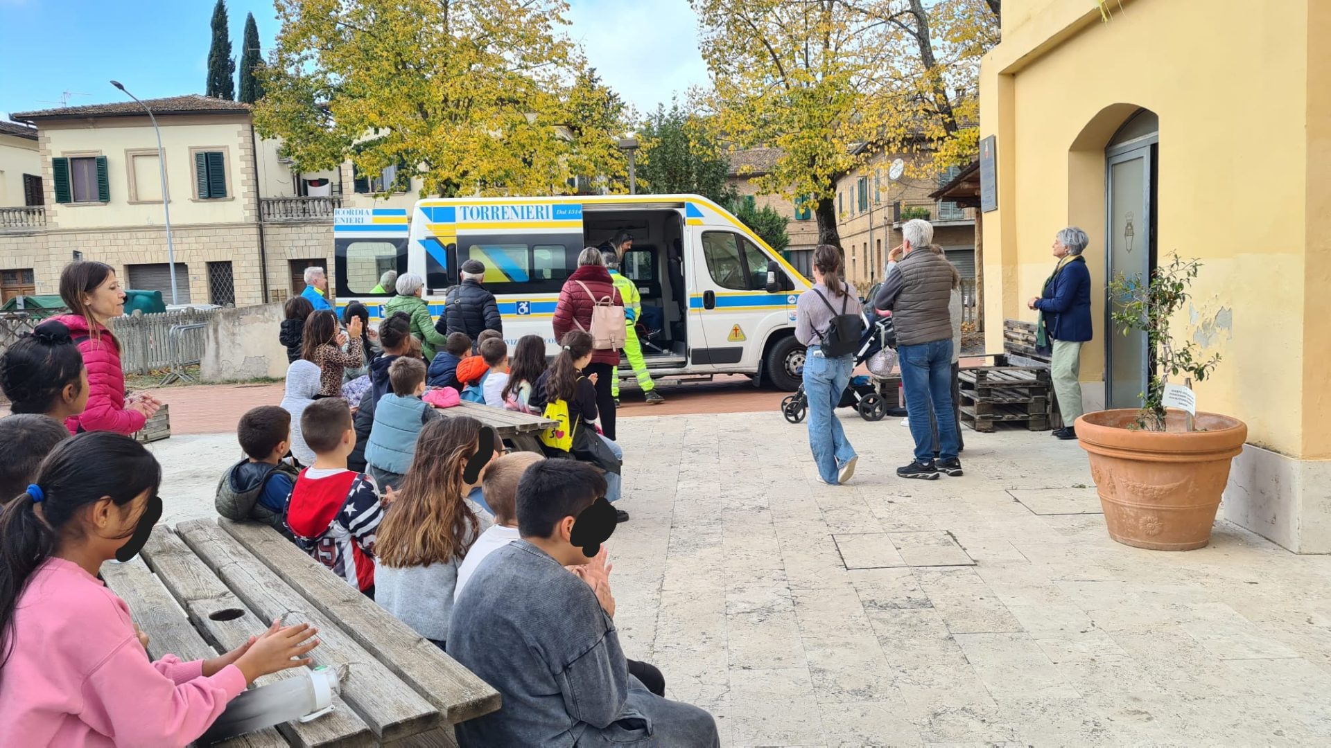 Montalcino, “Prendi la mia mano”: a Torrenieri un abbraccio di comunità e inclusione