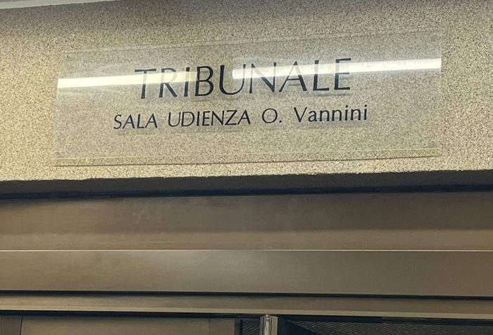 Siena, tensione fuori dall’aula dopo l’udienza per minacce e atti persecutori agli ex datori di lavoro