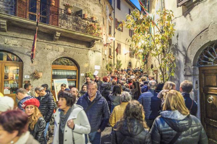 Piancastagnaio torna il Crastatone: la 58ª edizione celebra la castagna regina dell’Amiata