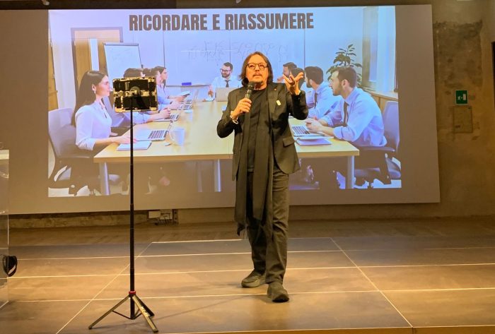 A Siena l’incontro con Marco Camisani Calzolari: “Conoscere il digitale per restare umani”