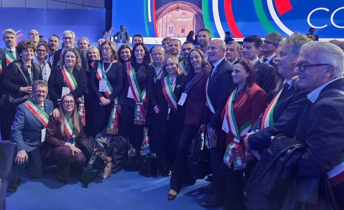 Susanna Cenni all’Assemblea Anci: “Case, sociale, PNRR: i Comuni reggono tutto, ma senza risorse dal Governo non si va avanti”