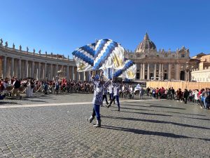 San Quirico d'Orcia, incontro indimenticabile con Papa Leone XIV per il Quartiere Canneti