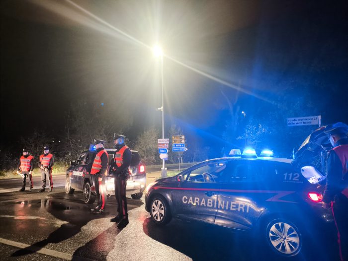 Siena: guida senza patente, i carabinieri gli sequestrano l'auto