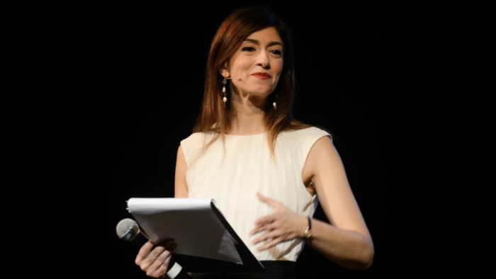 Poggibonsi: con “Esagerate! Più che un aggettivo un’esortazione”, arriva a teatro Cinzia Spanò