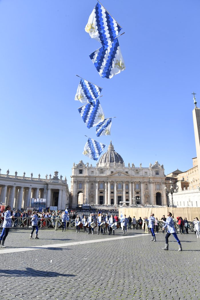 Dalla Val d’Orcia a San Pietro: l’emozione del Quartiere di Canneti davanti a Papa Leone XIV