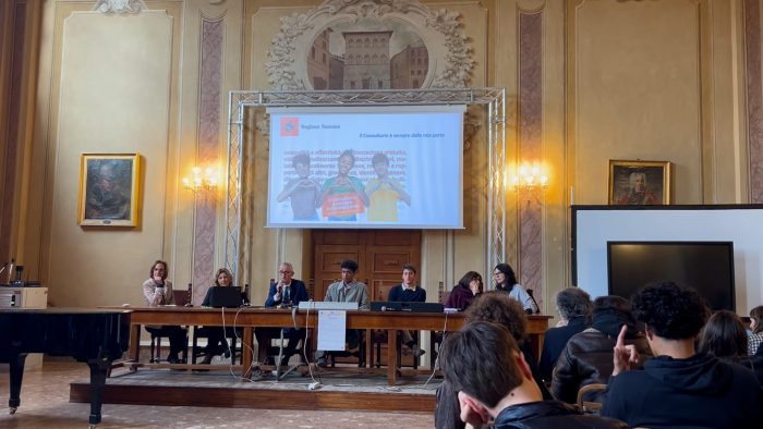 Siena celebra la Giornata mondiale dell’Infanzia e dell’Adolescenza: ascolto, ricerca e creatività al centro dell’incontro al Liceo Piccolomini