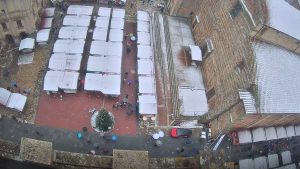 Ondata di freddo in Toscana: fiocchi di neve anche a Montepulciano, non accadeva da 20 anni