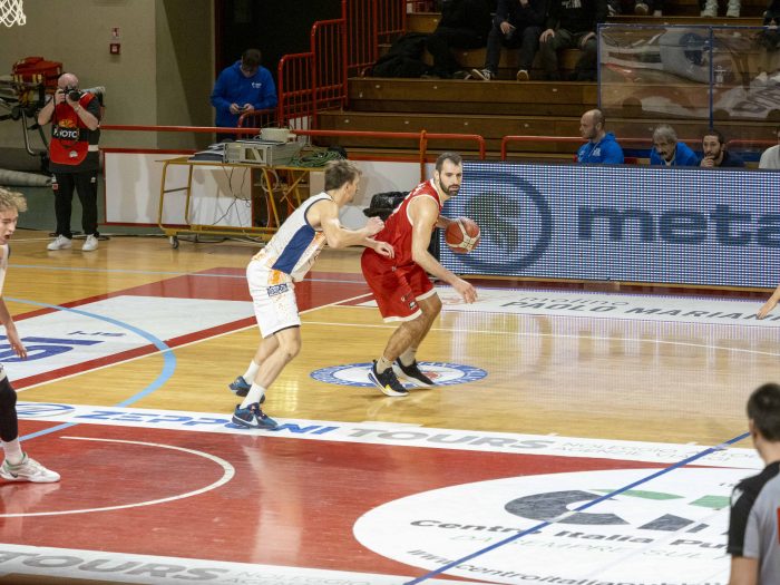 Basket: una grande Umana per tre quarti, ma nel finale vince Jesi
