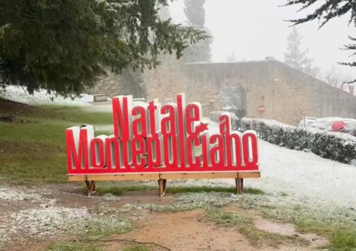 Sotto la neve, inizia Natale a Montepulciano 2025