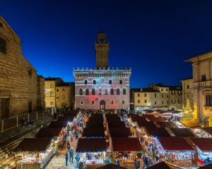 Natale a Montepulciano 2025: dal 22 novembre al 6 gennaio torna uno dei pi&ugrave; grandi eventi natalizi d'Italia