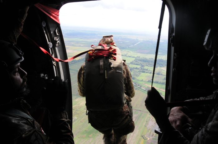 Esercitazione "Mangusta 2025": La Brigata Folgore si addestra con otto Nazioni Alleate tra Siena e Grosseto