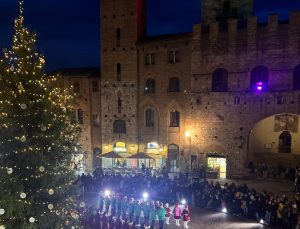 San Gimignano lancia “La città dei bambini e delle bambine”: tre giorni di giochi, teatro e creatività tra torri e piazze