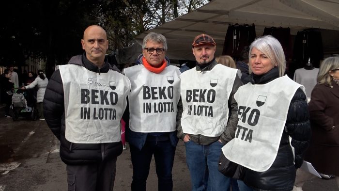 Beko Siena, lavoratori al mercato per invitare la città all’ultimo giorno di produzione dello stabilimento
