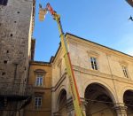 Siena, vicolo di San Pietro: prosegue la messa in sicurezza dopo la chiusura disposta dai Vigili del Fuoco