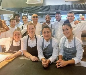 Tra mare e terra: la cena a quattro mani a Castel Monastero che ha unito la Sardegna alla Toscana