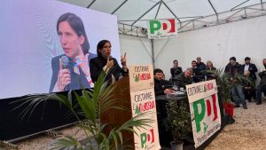 La Convention PD di Montepulciano consacra Schlein: arriva da segretaria, riparte da candidata premier Dem