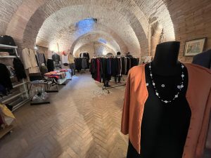 Siena, successo del mercatino solidale Ail in via Montanini