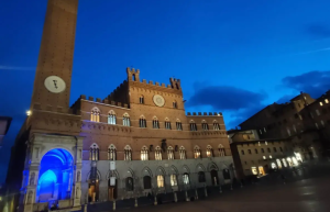 Siena: lotta al cancro allo stomaco, la Cappella di piazza si illumina di blu
