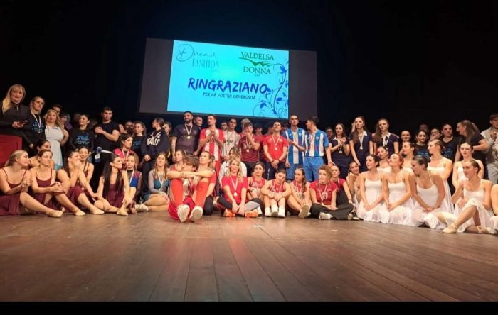 "Contro il cancro facciamo squadra". A Colle di Val d'Elsa la solidarietà con gli atleti in passerella