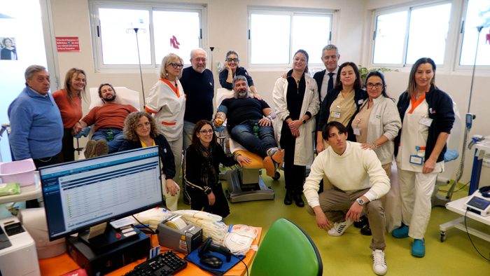 Siena: donazione di gruppo di capitani, priori e fantini per la chiusura dell'anno contradaiolo